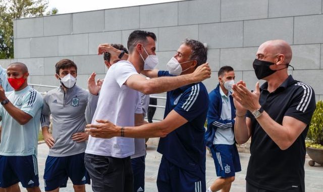 球王会官网-布斯克茨康复归队报到 西班牙队全员热烈欢迎